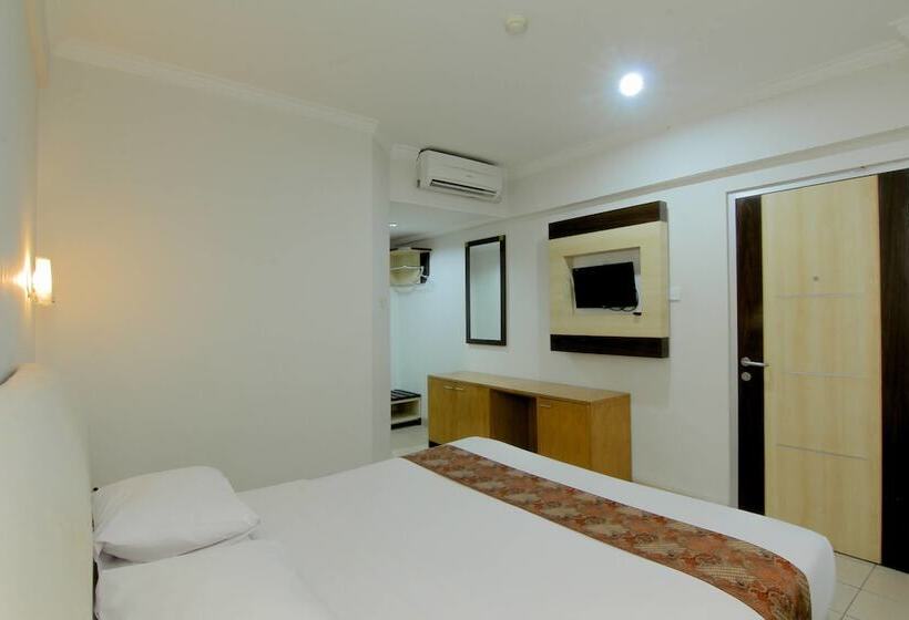 Отель University