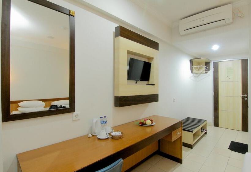 Отель University