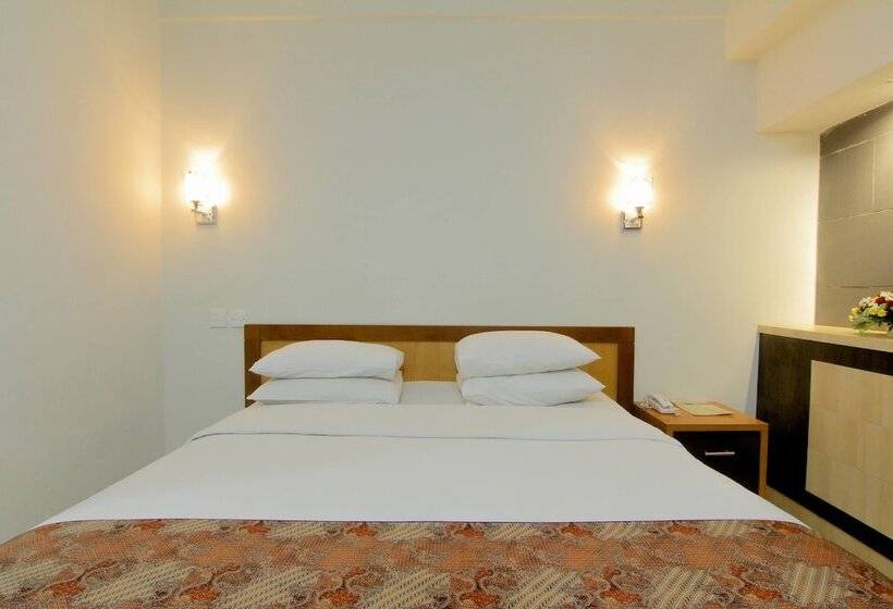 Отель University