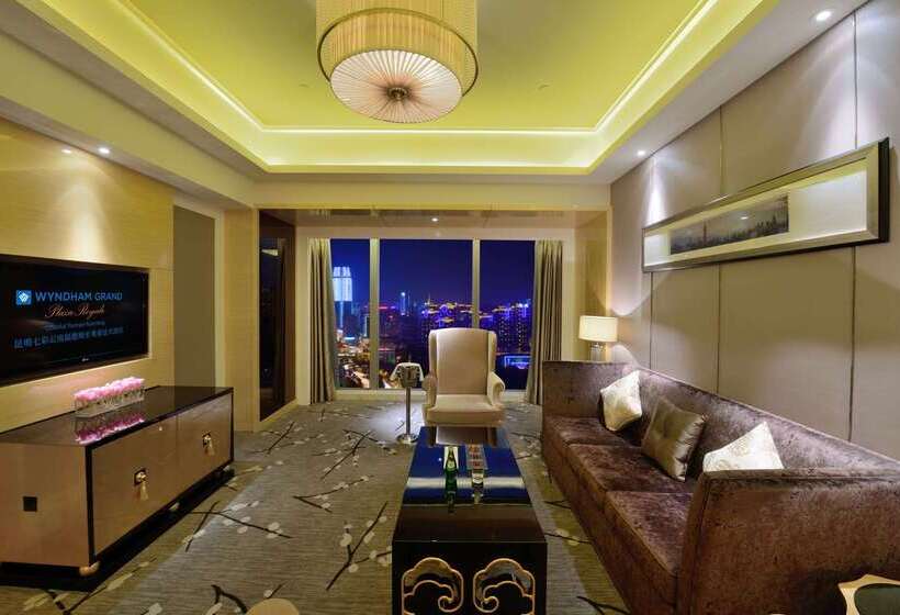 هتل Wyndham Grand Plaza Royale Colorful Yunnan