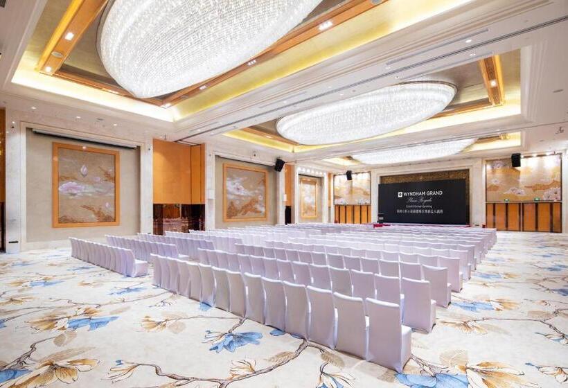 هتل Wyndham Grand Plaza Royale Colorful Yunnan