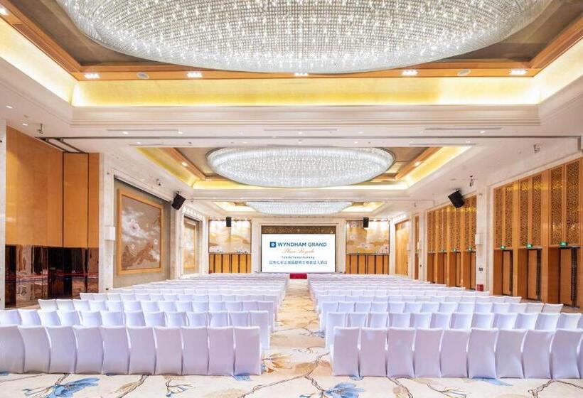 هتل Wyndham Grand Plaza Royale Colorful Yunnan