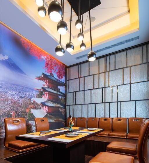 هتل Wyndham Grand Plaza Royale Colorful Yunnan