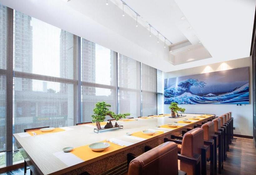 هتل Wyndham Grand Plaza Royale Colorful Yunnan