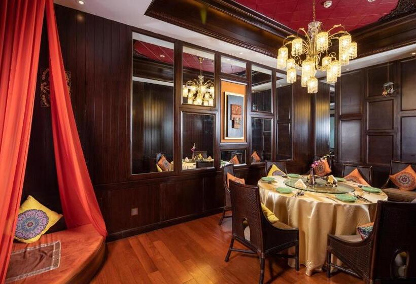 هتل Wyndham Grand Plaza Royale Colorful Yunnan