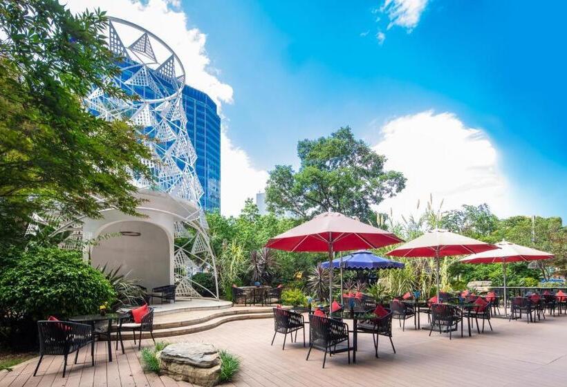 هتل Wyndham Grand Plaza Royale Colorful Yunnan