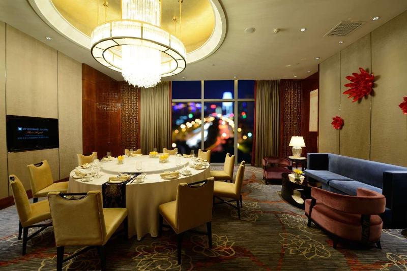 هتل Wyndham Grand Plaza Royale Colorful Yunnan