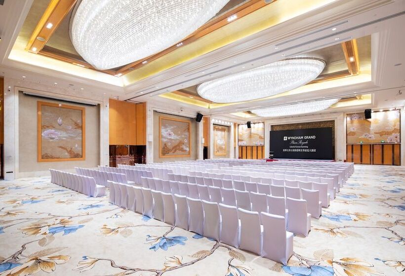 هتل Wyndham Grand Plaza Royale Colorful Yunnan