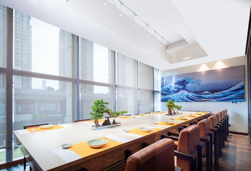 هتل Wyndham Grand Plaza Royale Colorful Yunnan