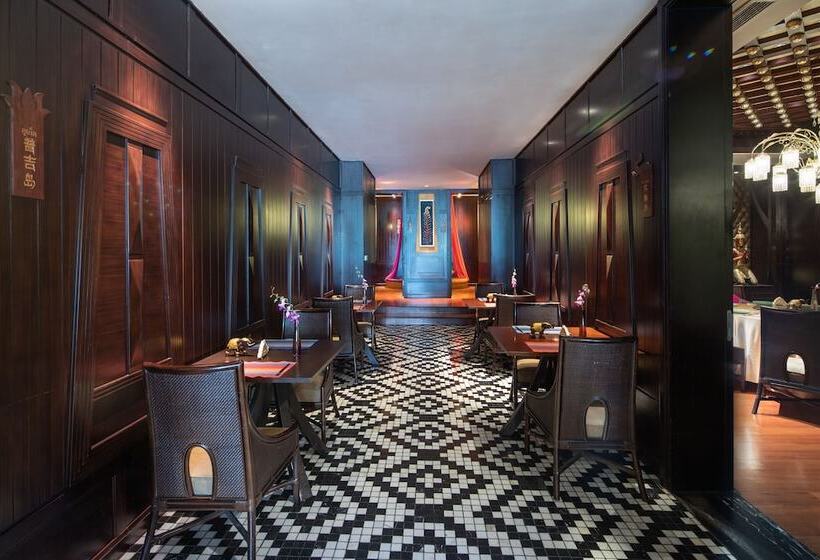 هتل Wyndham Grand Plaza Royale Colorful Yunnan