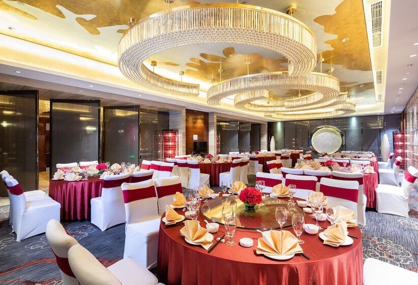 هتل Wyndham Grand Plaza Royale Colorful Yunnan