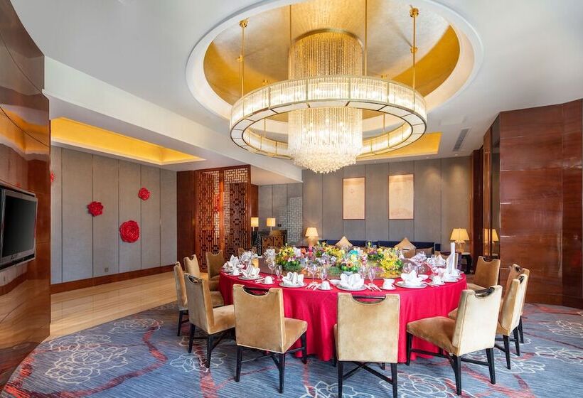 هتل Wyndham Grand Plaza Royale Colorful Yunnan