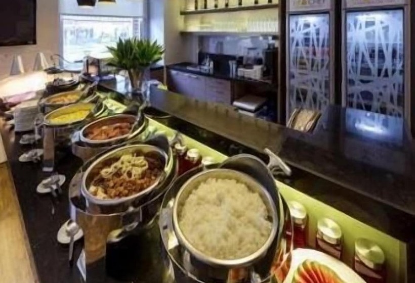 Microtel By Wyndham Acropolis