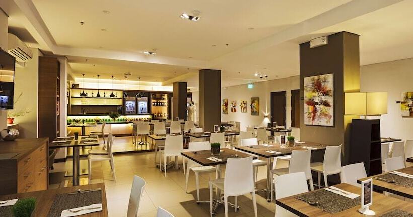 Microtel By Wyndham Acropolis