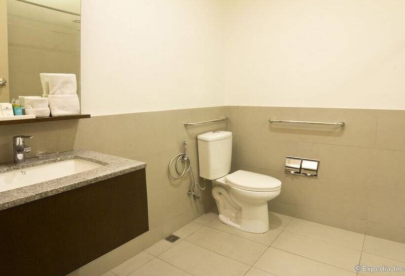 Microtel By Wyndham Acropolis