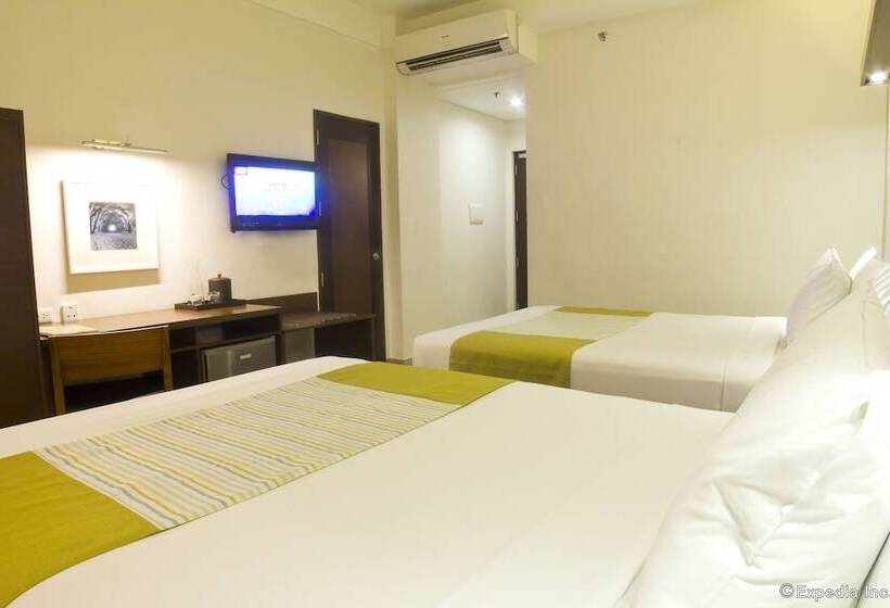 Microtel By Wyndham Acropolis