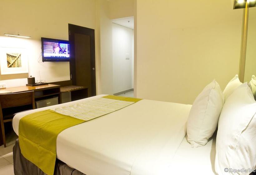 Microtel By Wyndham Acropolis