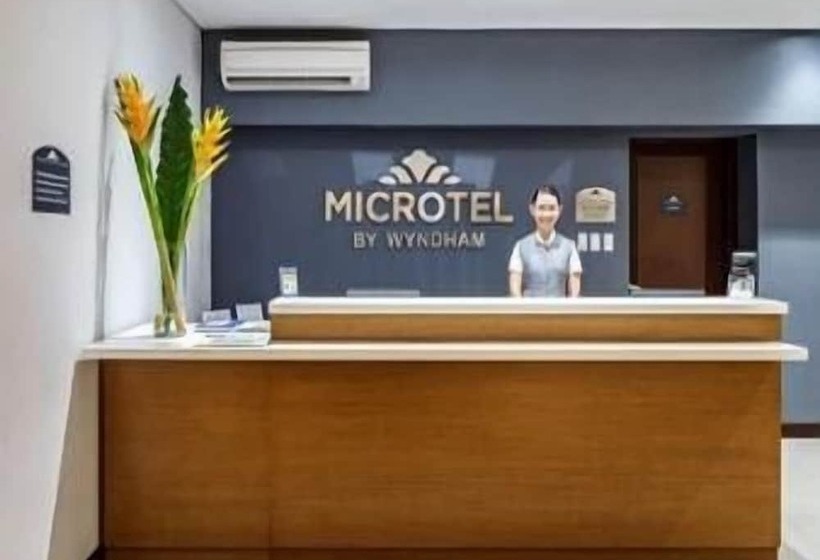 Microtel By Wyndham Acropolis