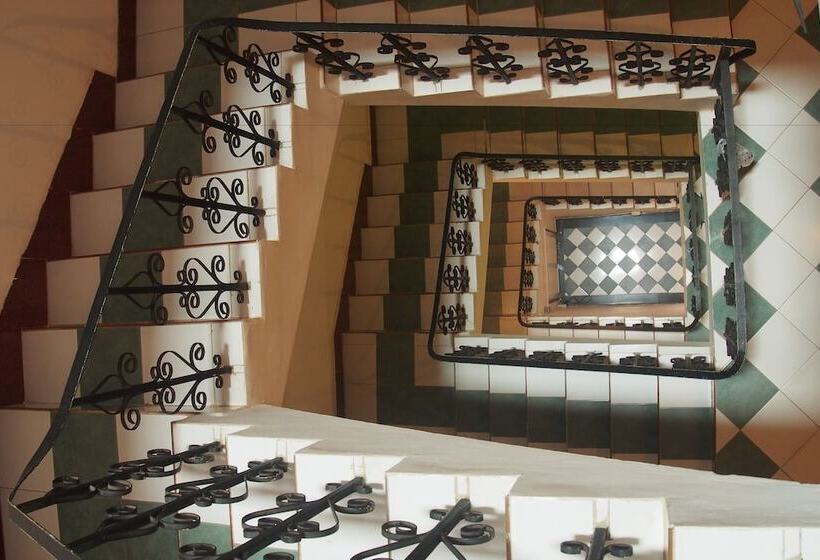 New Ihouse Hotel Hostel