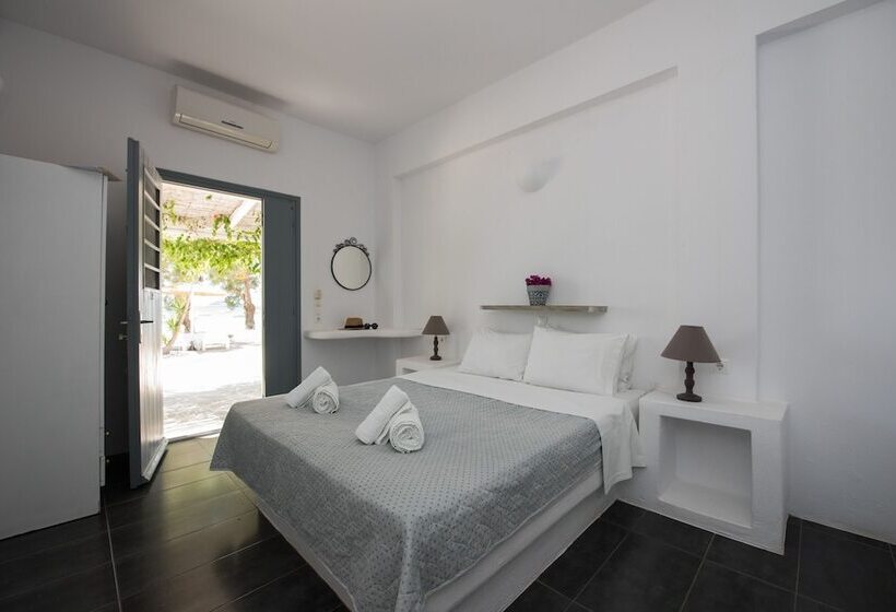 Ostria Studios & Apartments