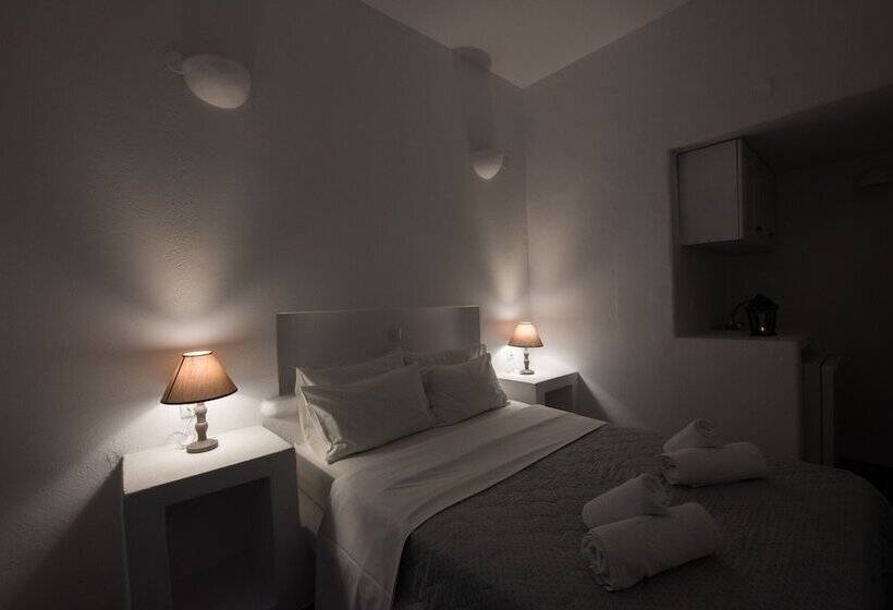 Ostria Studios & Apartments