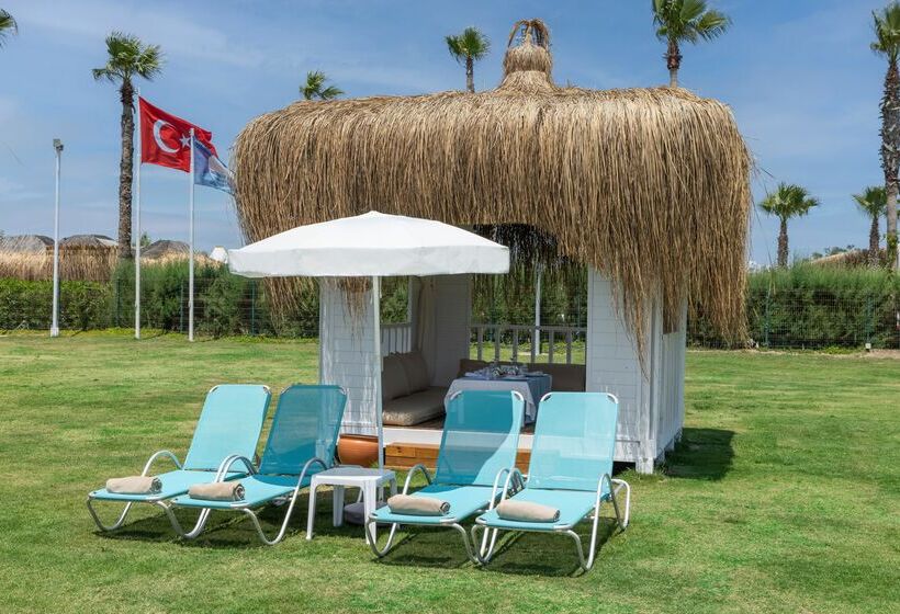 استراحتگاه Wyndham Garden Lara