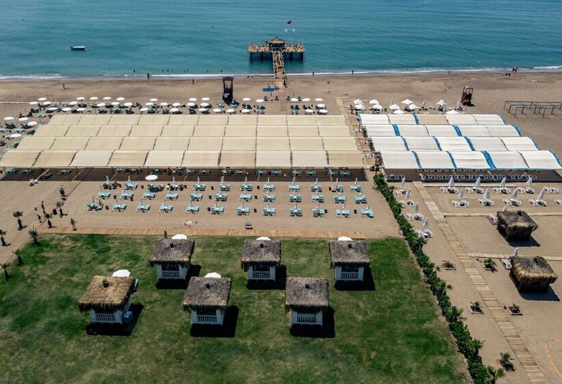 استراحتگاه Wyndham Garden Lara