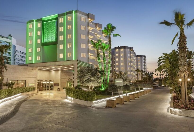 استراحتگاه Wyndham Garden Lara