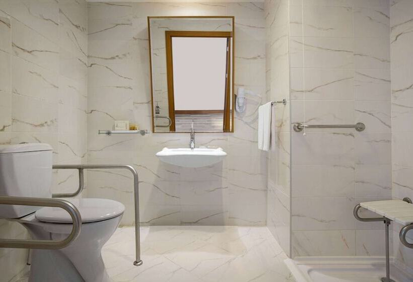 استراحتگاه Wyndham Garden Lara