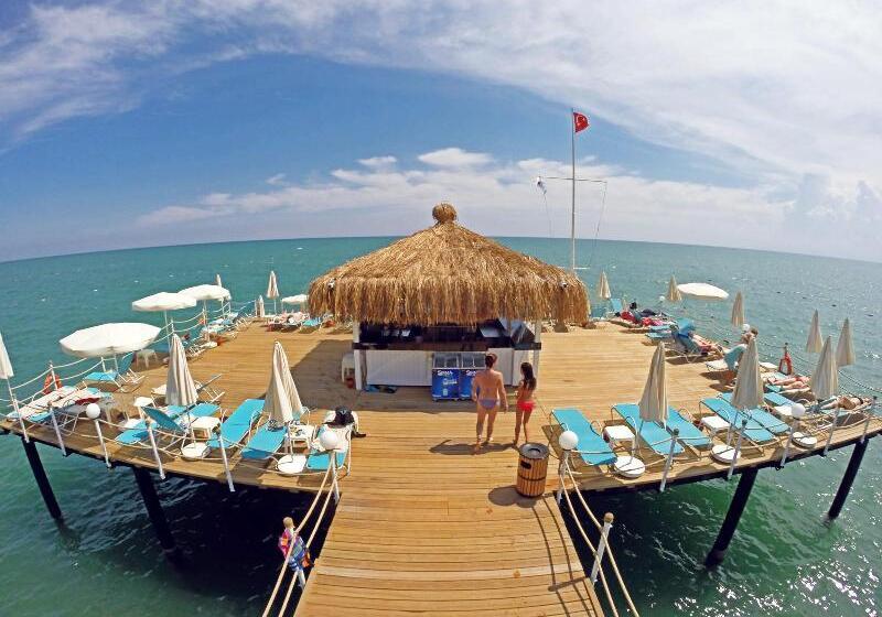 استراحتگاه Wyndham Garden Lara