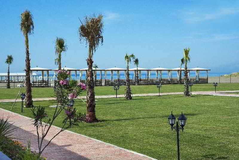 استراحتگاه Wyndham Garden Lara