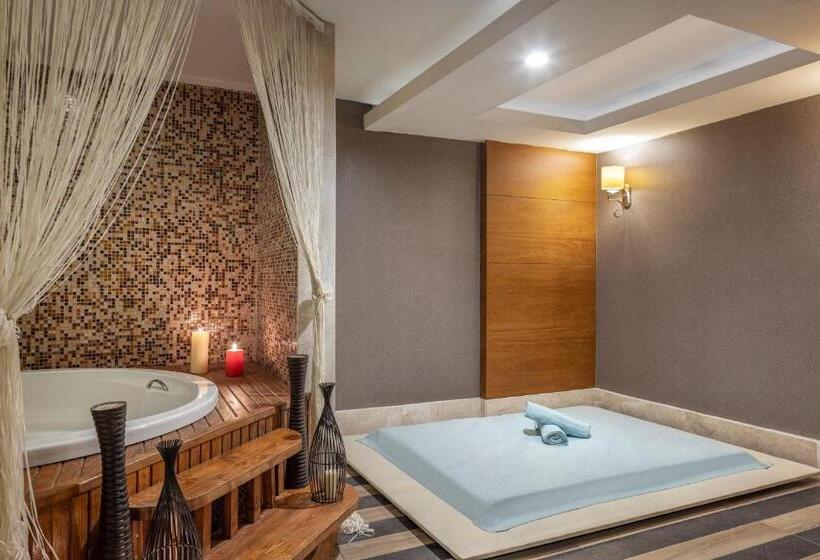 استراحتگاه Wyndham Garden Lara