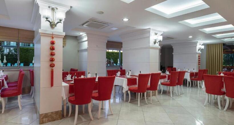 استراحتگاه Wyndham Garden Lara