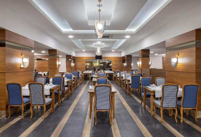 استراحتگاه Wyndham Garden Lara