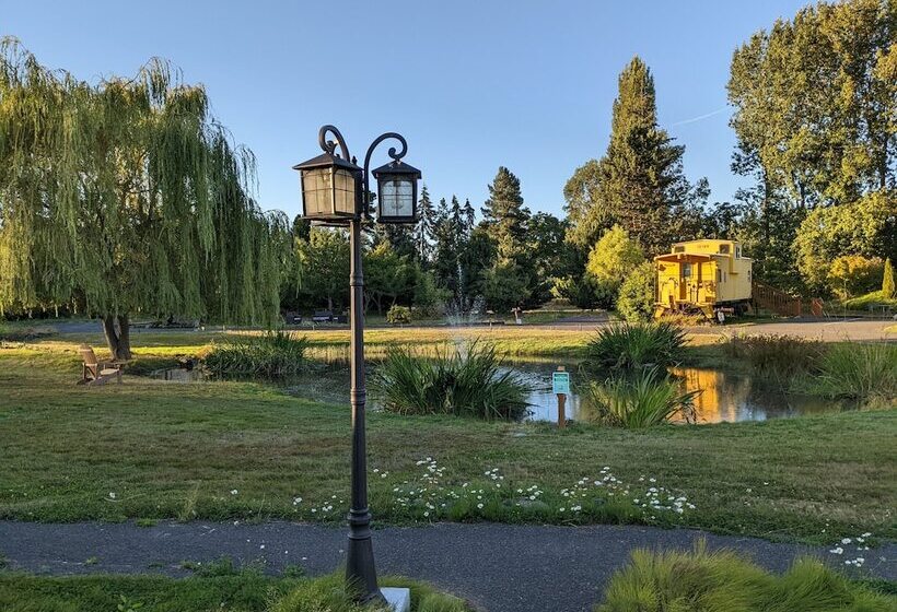 فندق صغير Olympic Railway Inn