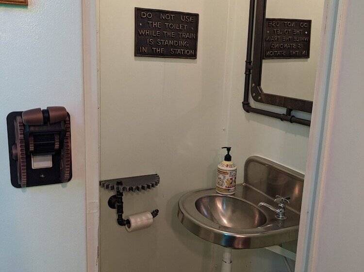 فندق صغير Olympic Railway Inn