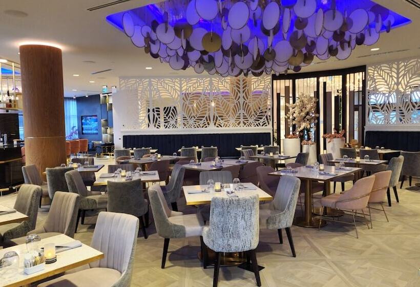 Отель Bloom Mississauga, Tapestry Collection By Hilton