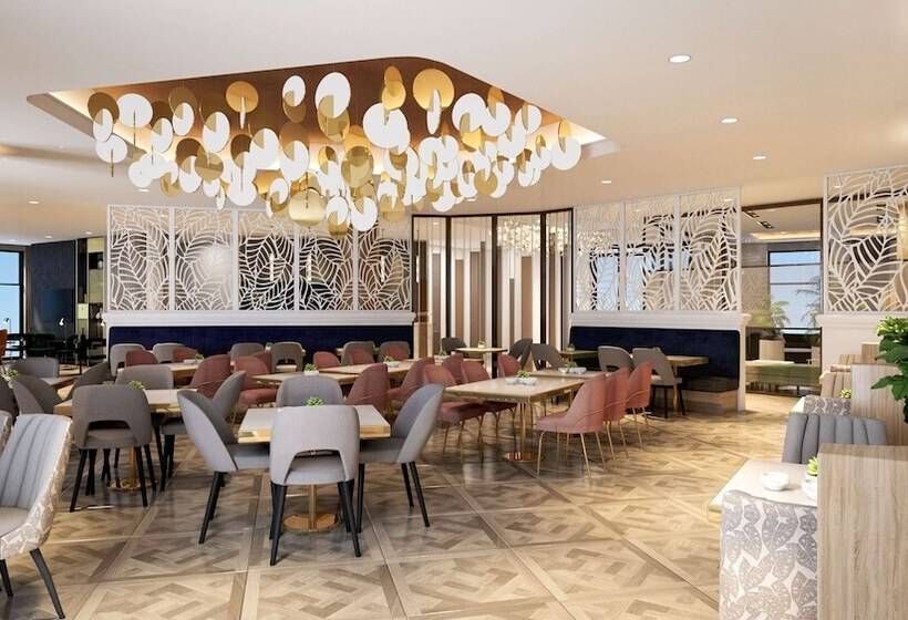 Отель Bloom Mississauga, Tapestry Collection By Hilton