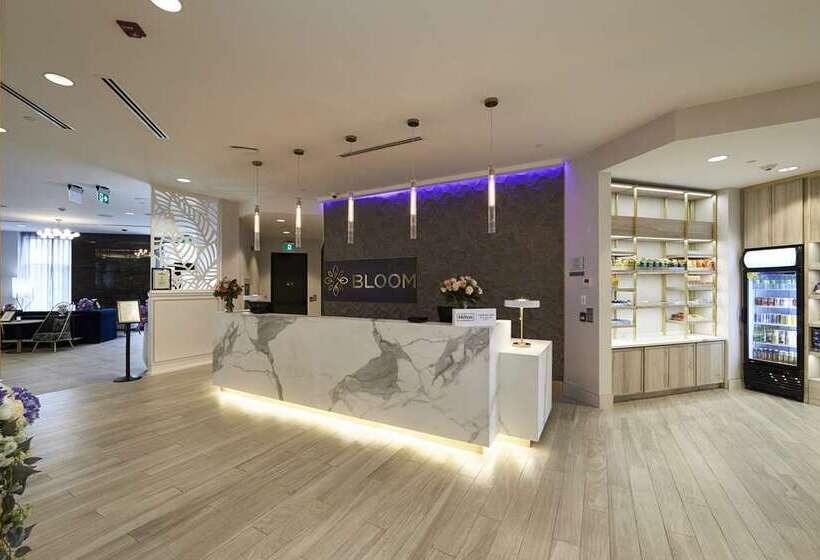 Отель Bloom Mississauga, Tapestry Collection By Hilton