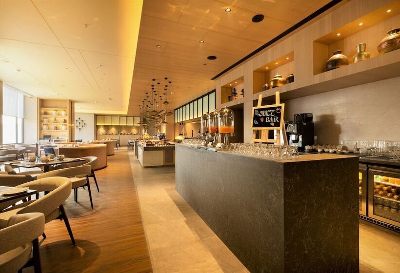 בית מלון כפרי Courtyard By Marriott Vadodara