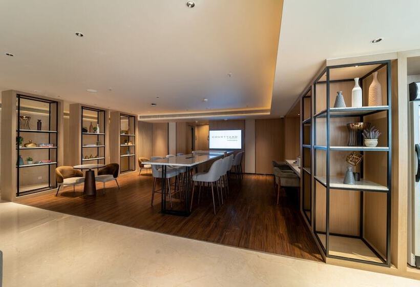 בית מלון כפרי Courtyard By Marriott Vadodara