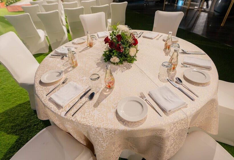 בית מלון כפרי Courtyard By Marriott Vadodara