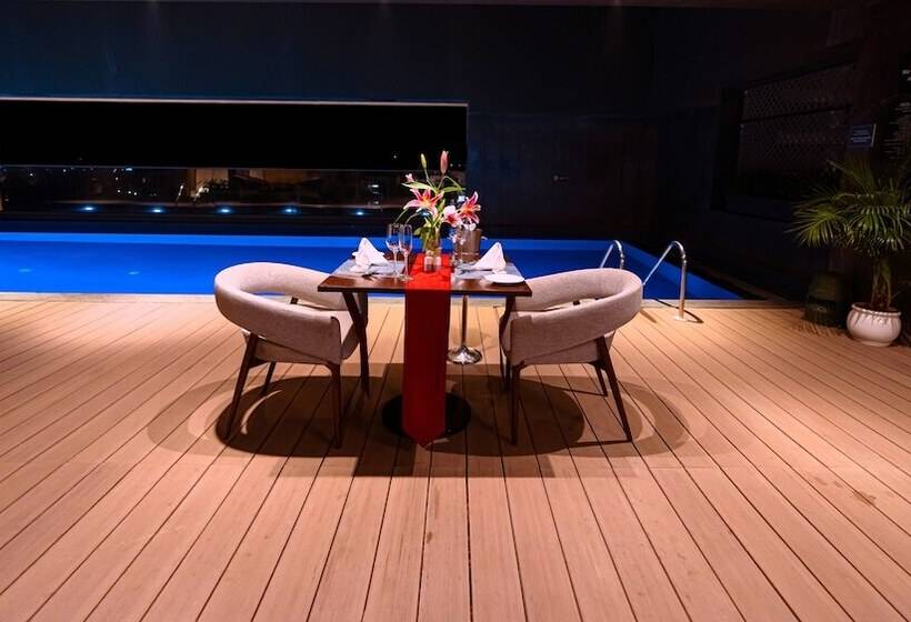 בית מלון כפרי Courtyard By Marriott Vadodara