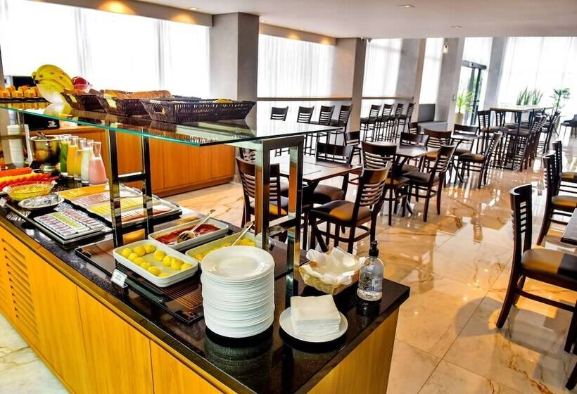 Отель Days Inn By Wyndham Cascavel