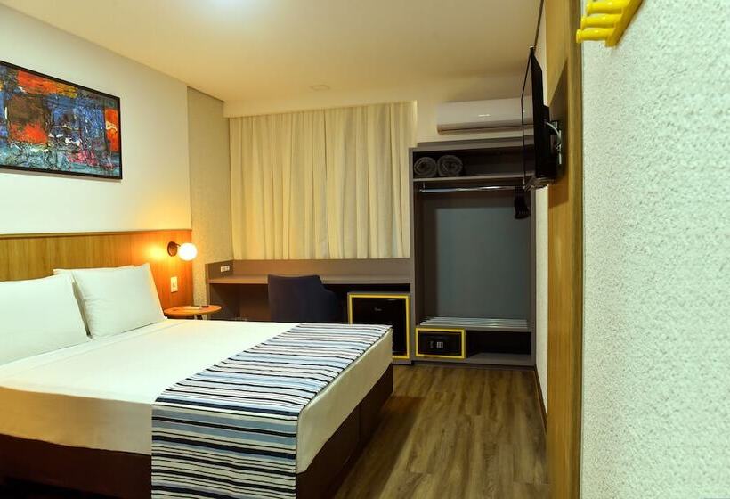 Отель Days Inn By Wyndham Cascavel