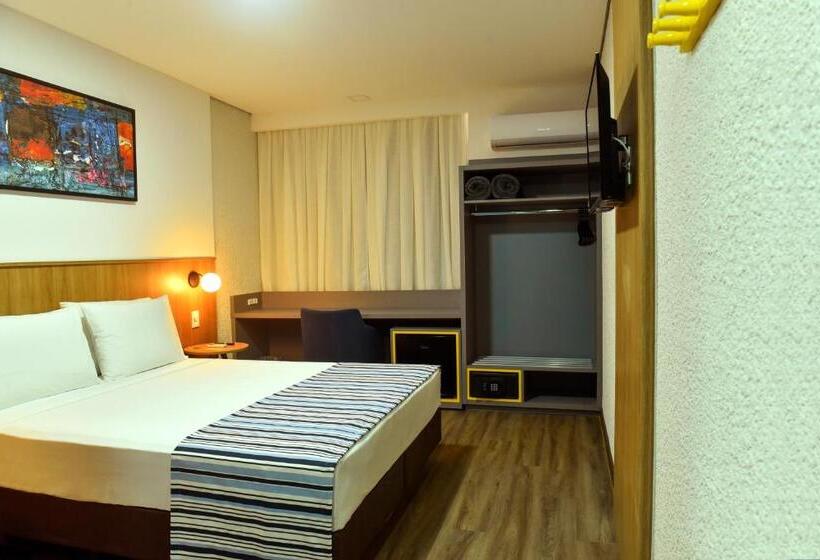 Отель Days Inn By Wyndham Cascavel