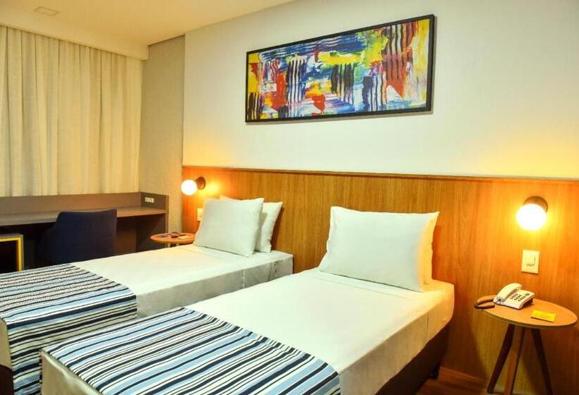 Отель Days Inn By Wyndham Cascavel