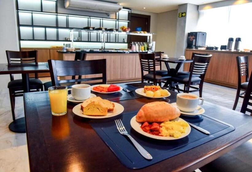 Отель Days Inn By Wyndham Cascavel