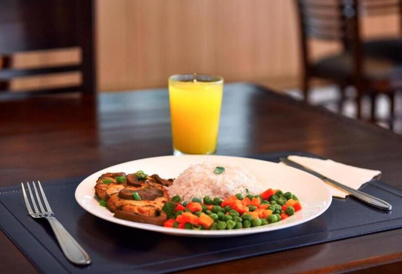 Отель Days Inn By Wyndham Cascavel