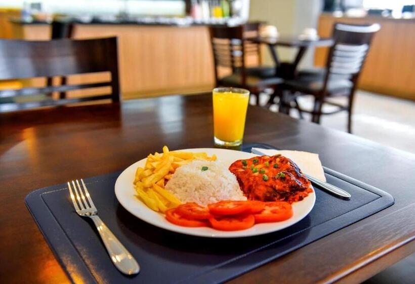 Отель Days Inn By Wyndham Cascavel